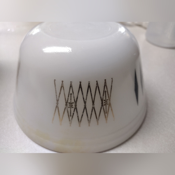 Vintage Retro Mid-Century Federal Glass Milk Glass 7" Mixing Bowl Pre-owned - Picture 2 of 6